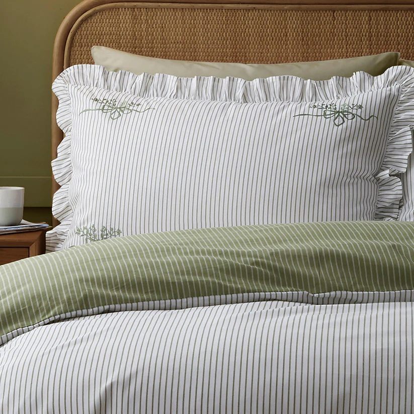 Frilled Embroidered Bow Stripe Duvet Cover Set in Green- King size