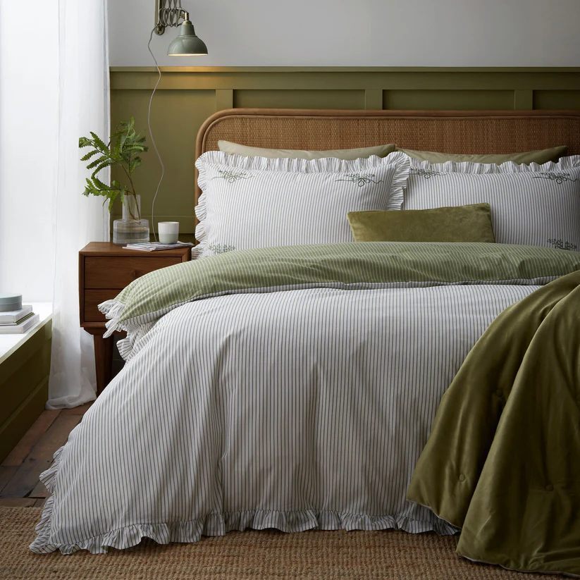 Frilled Embroidered Bow Stripe Duvet Cover Set in Green- Double