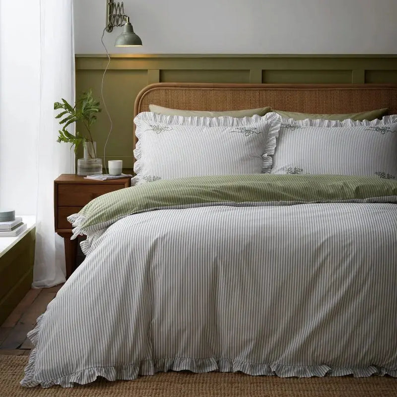 Frilled Embroidered Bow Stripe Duvet Cover Set in Green appletree