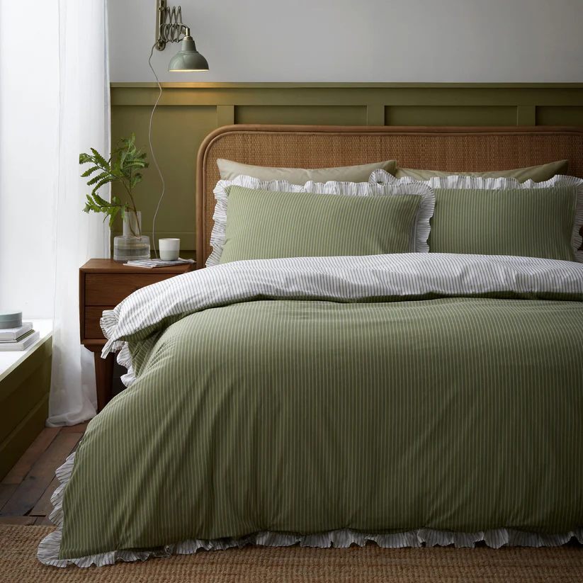 Frilled Embroidered Bow Stripe Duvet Cover Set in Green- Double