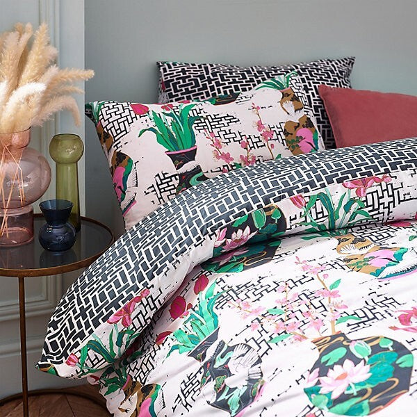 Ishiko Floral Reversible Duvet Cover Set, King size, White